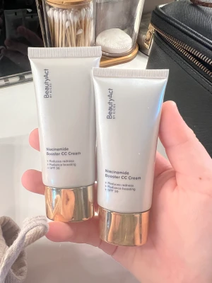 Foundation  - Beauty act cc, färgen 3c och 10n. Har endast testat 2 gånger. Nypris 199kr styck. Säljer för 40kr styck eller båda för 70kr 10N ÄR SÅLD❗️