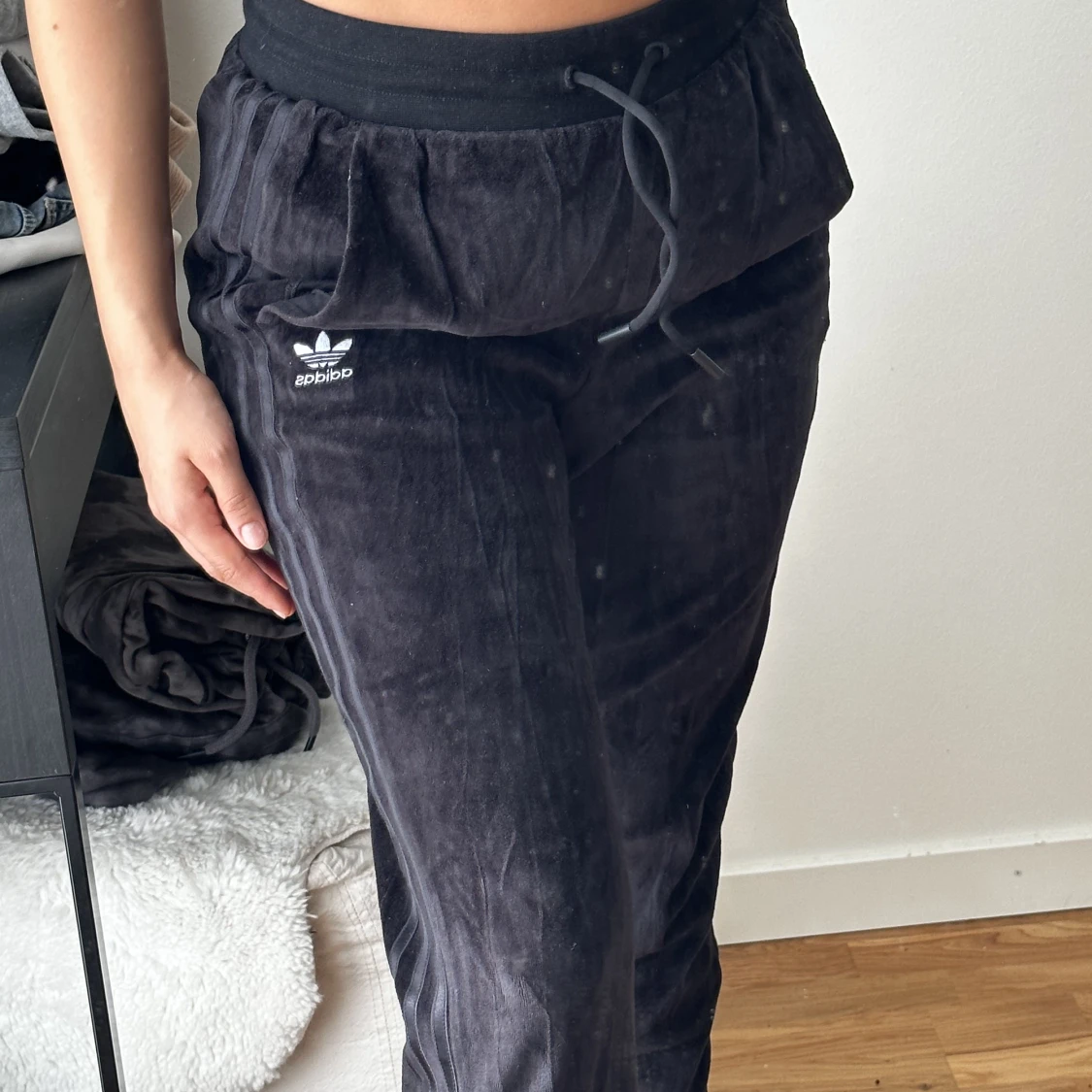 Adidas mjukisbyxor i samet