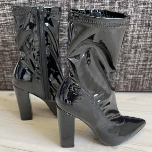 Lackpumps - Lackpumps från Nelly i strl 36❤️Aldrih använda! Endast testade❤️