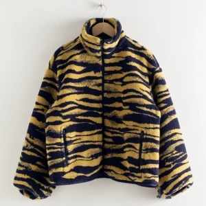 Jacka - Säljer denna jacka från other stories. Köpte begagnad och själv använt en säsong. I bra skick:)