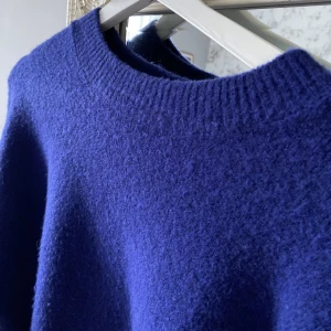 Zara stickad tröja - Mjuk stickad tröja från zara! Sparsamt använd och i fint skick💙