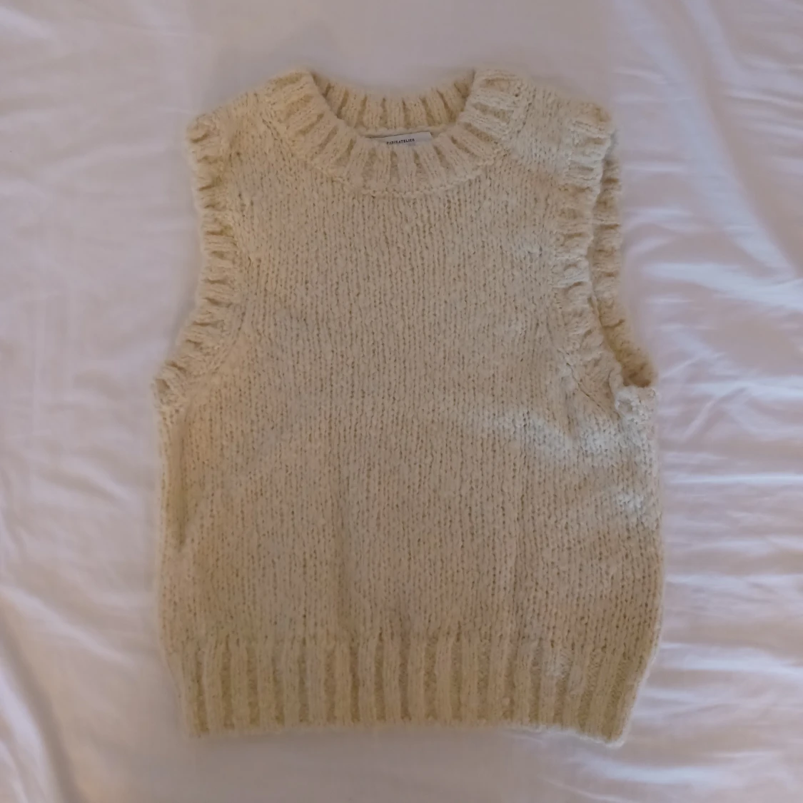 & Other Stories stickad väst