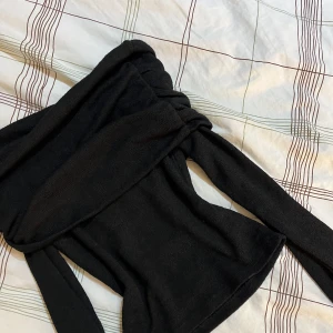 Off shoulder topp - Svart off shoulder topp, storlek Xs. Nyskick 