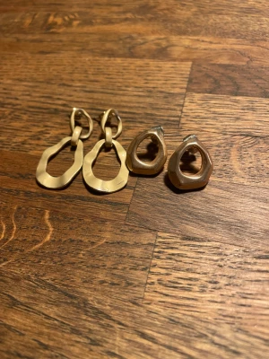 Örhängen  - 2 par örhängen