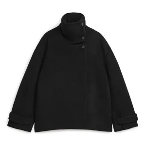 SÖKER arket kappa💖 - Söker denna kappa från arket i storlek 36-38! 40 Funkar också❤️Kan betala runt 900-1400 ungefär! Skriv om ni har eller vet någon som säljer