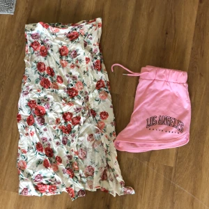 Shorts blommig kjol - Blommig kjol med liten slits Rosa shorts
