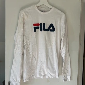 Långärmad tröja - Långärmad tröja från Fila i stl S. I nyskick.