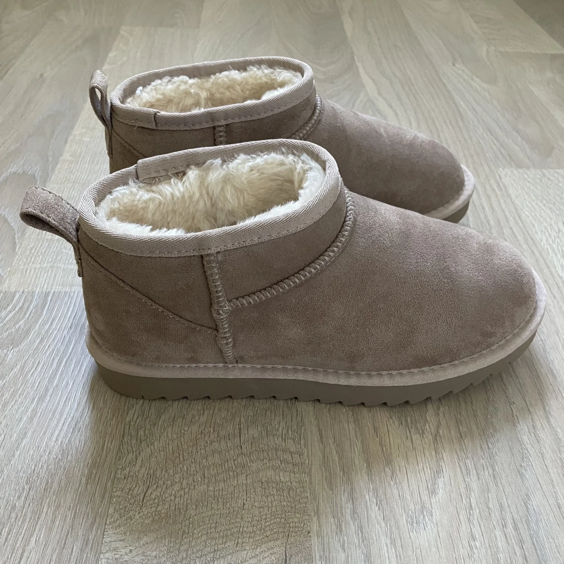 Ugg - 90