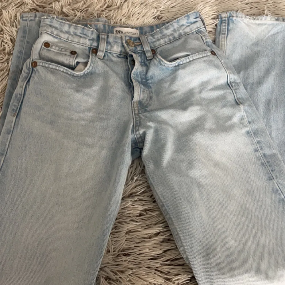 Ser helt nya ut i storlek 32. Jeans & Byxor.