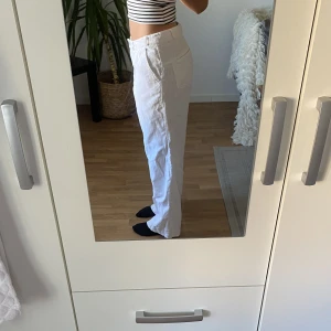 Lågmidjade linnebyxor - Lågmidjade linnebyxor. Står storlek 40 men passar mig som har S.