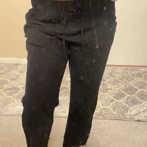 Svarta linnebyxor - Skit snygga svartalinnebyxor