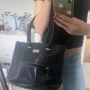 Väska - Helt oanvänd väska från us polo assn, rymlig och funkar bra som skolväska💖