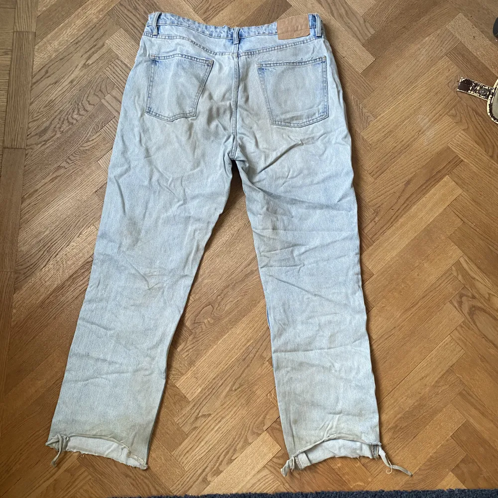 Ljusblåa Levis jeans. Jeans & Byxor.