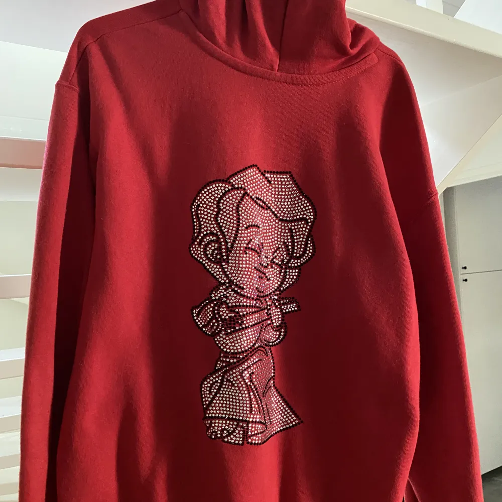 En galet snygg rhinestone hoodie från vonstudio!. Hoodies.