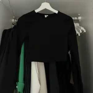 Långärmad svart tröja 🖤