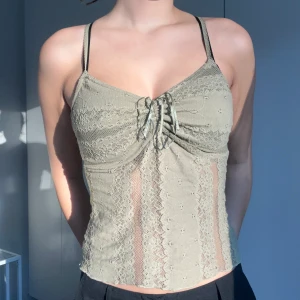 Grönt linne - Grönt spetslinne 💕