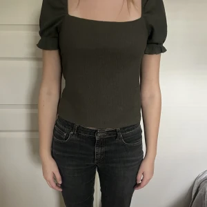 Grön topp - Grön topp från H&m i strlk M men passar mig som har s/m