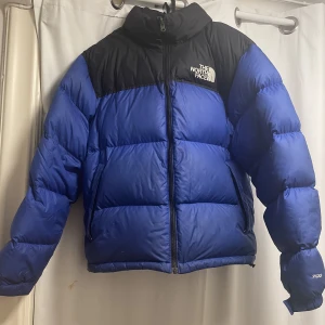 The north face jacka  - The north face vinterjacka, inköpt förra julen den är hel och ren och är i storlek M.