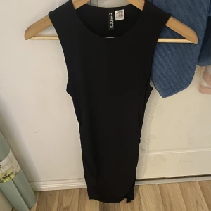 Klänning - Jätte fin, skriv för frågor eller bilder 