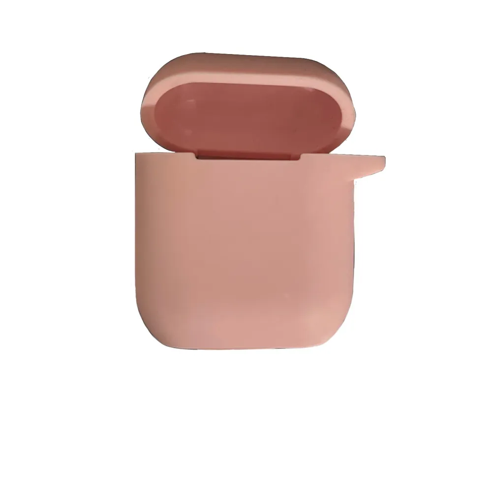Ett rosa silikonskal till AirPods! Skalet har en liten ”ögla” på ena sidan, perfekt att sätta en nyckelring eller ett snöre i, t.ex.. Övrigt.