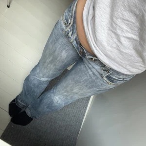 Vintage Jeans - Jeans från märket CTM jeans, storlek är inte så tydlig men är för små på mig som bär 38 i byxor, passar dig som är storlek 34/36 ❤️ Jag är 160 lång