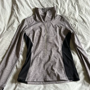 Träningströja - Träningströja från okänt märke Fint skick Storlek medium
