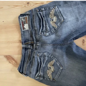 Low waist jeans - Köpta här på Plick men tyvär passade de inte 🩷 Lånade bilder Endast köp nu 😊