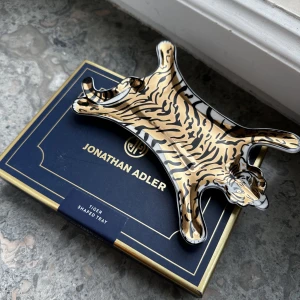 Jonathan Adler tray  - Nyskick 