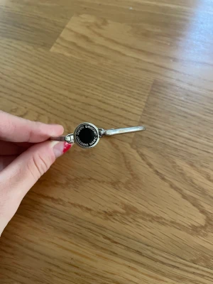 Marc Jacobs armband  - Jätte fint armband från Marc Jacobs som inte kommer till användning 