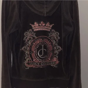 Juicy kofta  - Säljer denna vintage juicy koftan då den inte kommer till användning. Det står M på lappen men passar mig som bär xs/s. Använd gärna ”köp nu” 💓