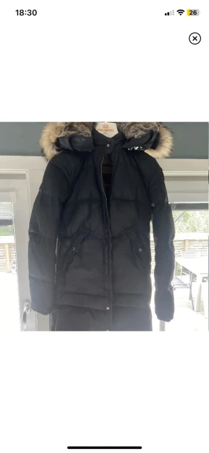Parajumper - Äkta Parajumper, endast använd en vinter, varm jacka som e perfekt för vintern (be gärna om bättre bilder, är desperat för att få såld så kom gärna med prisförslag!)