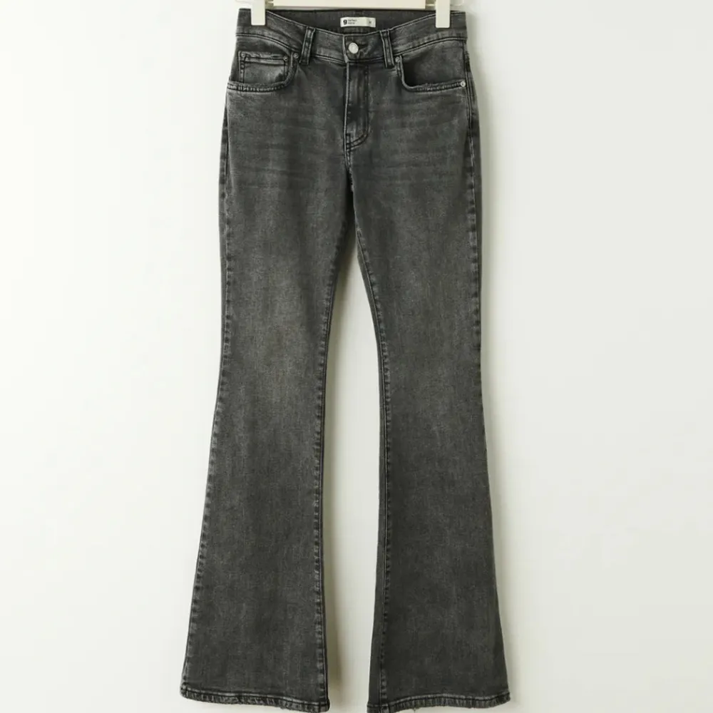 Low waist jeans, Gina Tricot. Fint skick! Maskinuppfollade 1,5 cm💗 . Jeans & Byxor.