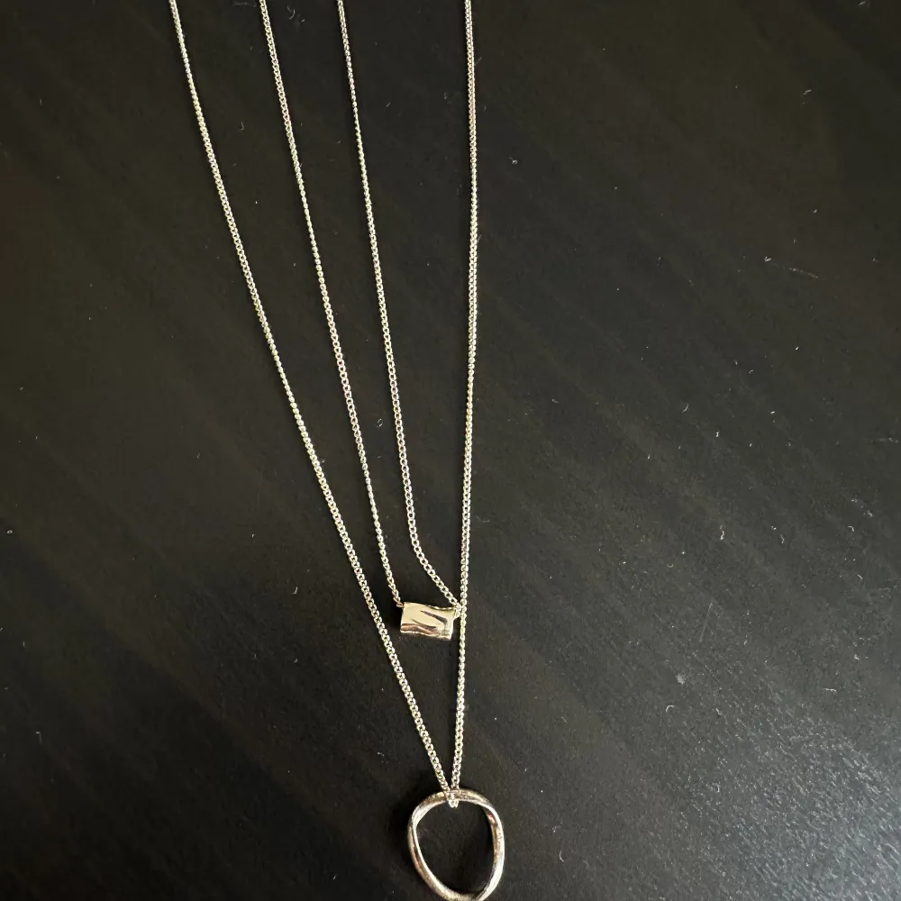 Guldigt halsband från snö of Sweden, använt men fint skick 💕. Accessoarer.