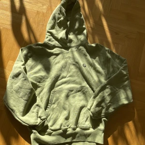 Polar hoodie - Polar Hoodie i bra skick men använt skick