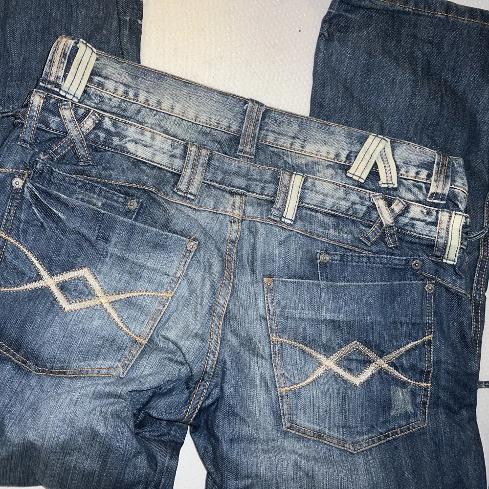 As coola jeans!! . Jeans & Byxor.