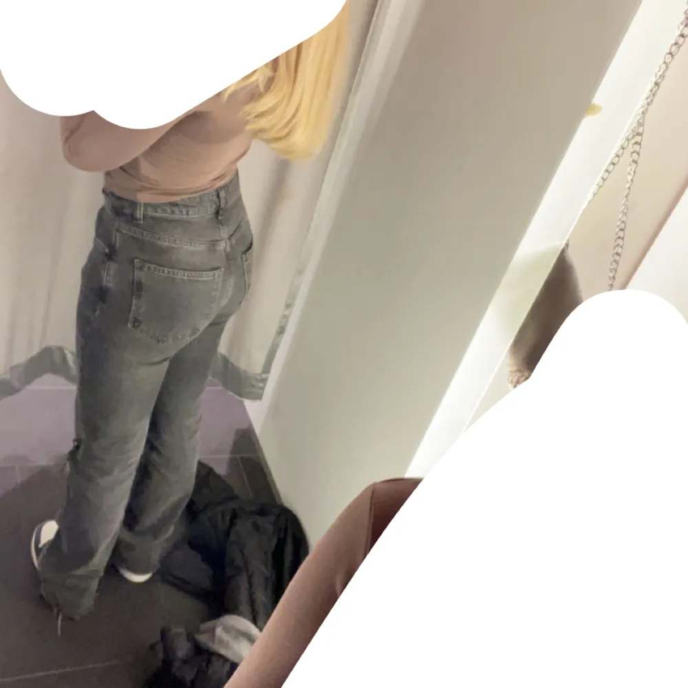 Fina jeans köpta på Gina tricot. Har ingen användning för dom längre, därför säljer jag dem. Storlek 36, de är lite långa på mig som är 163. 💕 . Jeans & Byxor.