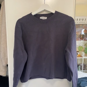 Sweatshirt & other stories - Sweatshirt från & other stories. Använd men i fint skick, super skön!
