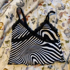 zebra färgat linne  - Linne i storlek Xs från h&m