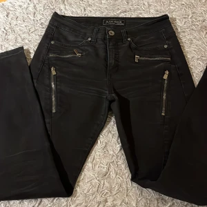 Jeans - Ett par jättefina jeans från blue edge 