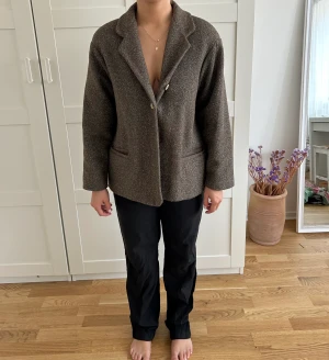 Jacka - ÄR 168cm LÅNG