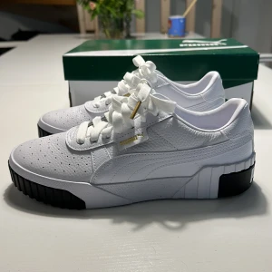 Puma sneakers - Oanvända Puma sneakers, storlek 38,5