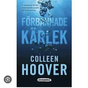 Säljer boken ” förbannade kärlek” av Colleen Hoover! En av de absolut bästa böckerna jag läst, kom privat för mer bilder! , tar inte köp nu! (FRAKTEN ÄR 30kr)
