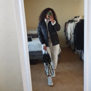 Vinterjacka  - Enkel vinter jätte varm vinterjacka ingen luva.