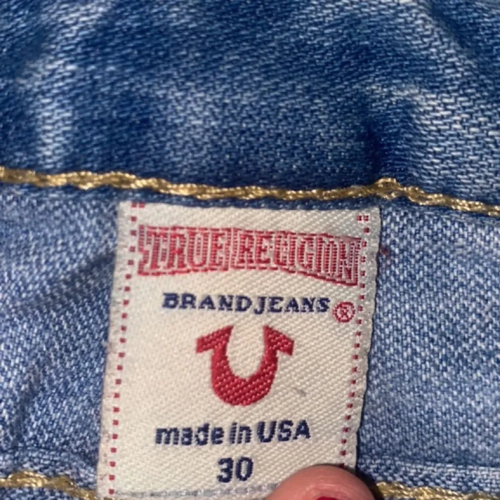 Bootcut Truereligion jeans i jättebra skick, knappt använda.  kan fixa mer bilder. Passar perfekt på mif som är 160!. Jeans & Byxor.