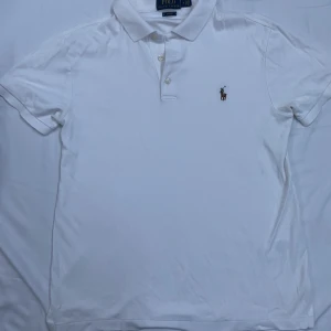 Ralph lauren piké  - Hej Säljer en fin fin ralp lauren piké utan några märken eller skador. Storlek M men passar S. Priset kan diskuteras vid snabb affär. Skriv om ni har några frågor.