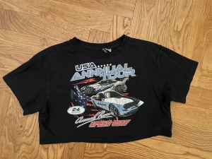 Svart racing tröja (croppad)  - Svart croppad tröja med tryck på (racing motiv)