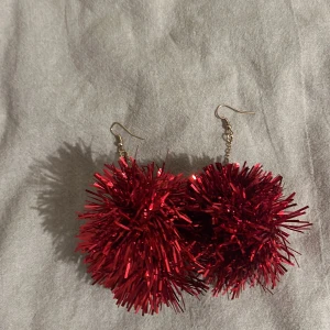 Örhängen jul - Väldigt fina men kommer inte längre till användning. Perfekt till jul❤️