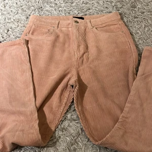 Jeans  - Ett par jättefina jeans från Gina Tricot i ett jättefint skick 