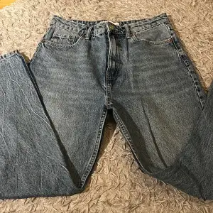 Ett par jättefina jeans från Zara i ett jättefint skick 