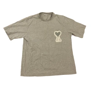 Ami Tee - Skick 8/10 Storlek L